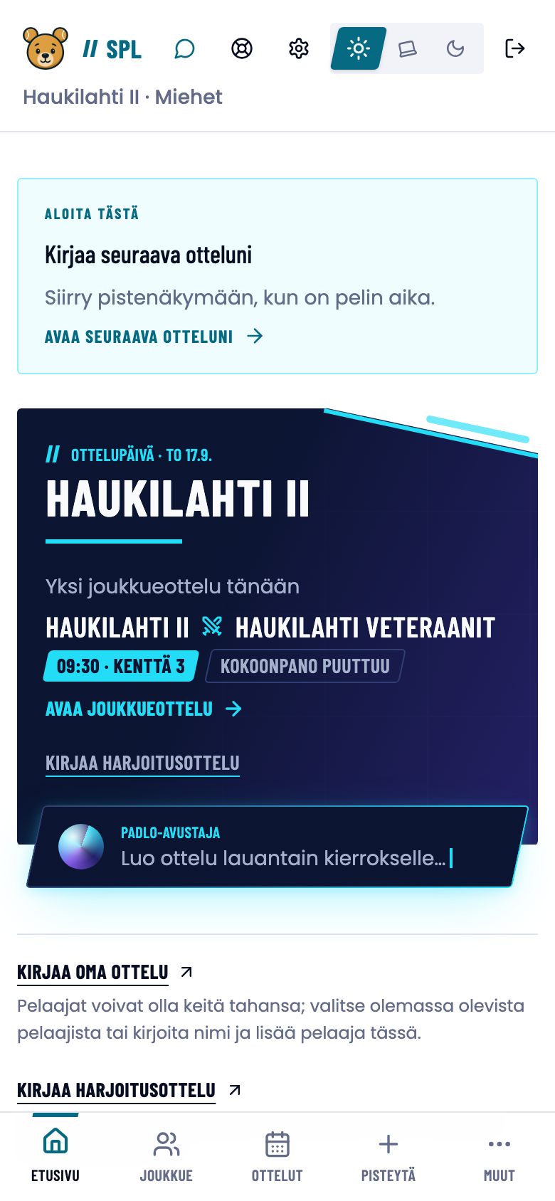 Sarjapadelin etusivu puhelimella: Aloita tästä -kortti ja ottelupäivän kortti, jossa linkki Avaa joukkueottelu.